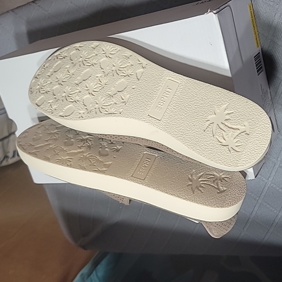 NIB Esprit North Beige Slip-On Sneakers Size 7 Women - Picture 4 of 4